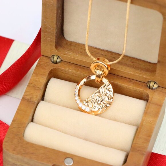 "Textured Circle Rose Gold Pendant with Crystals, XPPT1583 - Picture 2 of 13